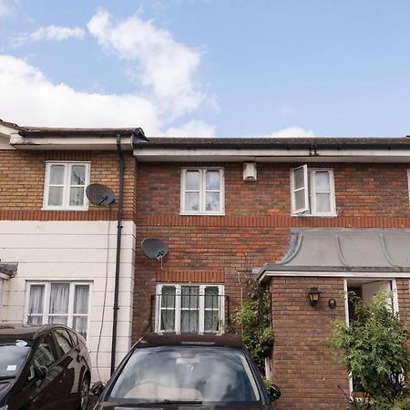Modern & Spacious - Walk To London Excel- Parking المظهر الخارجي الصورة