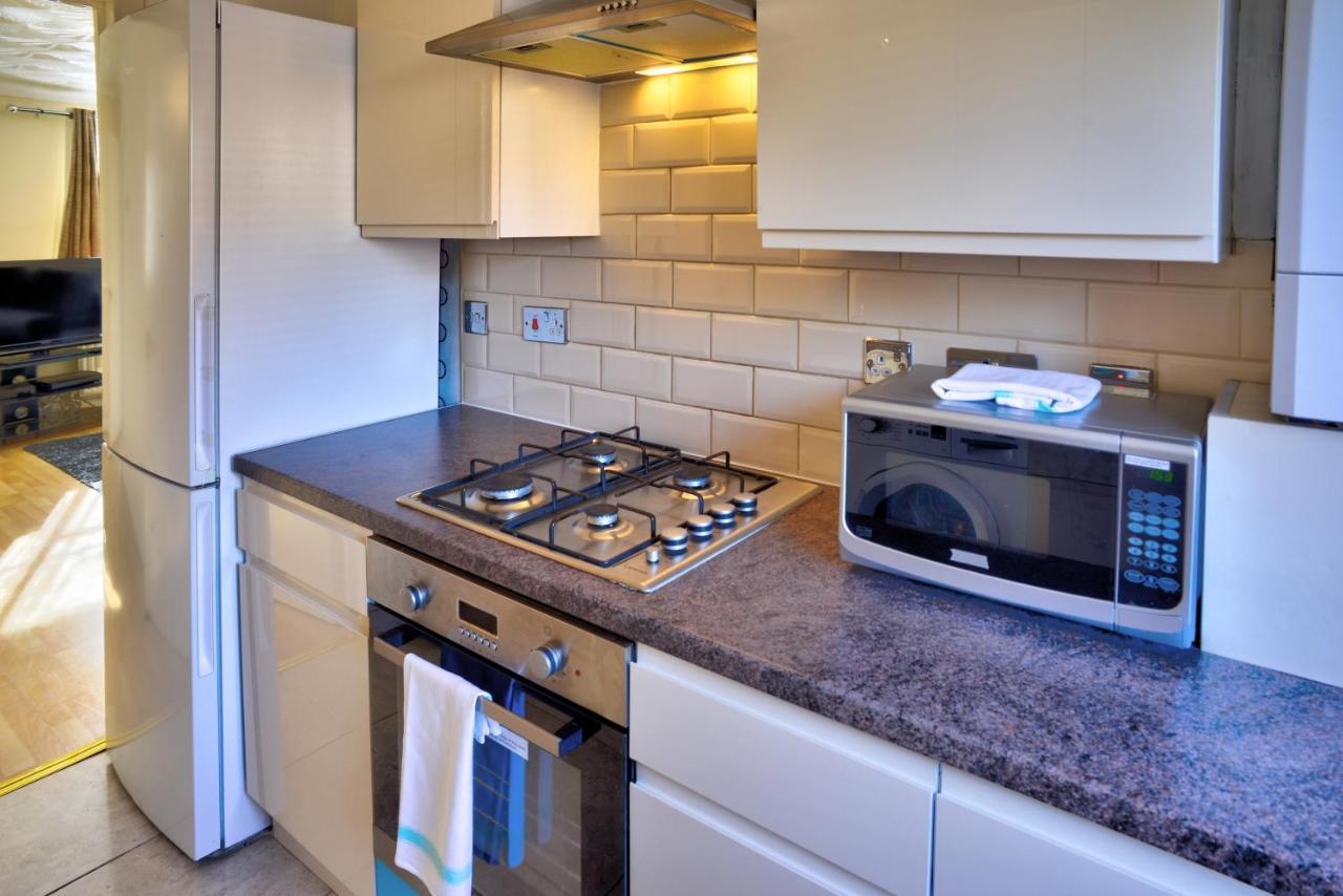 Modern & Spacious - Walk To London Excel- Parking المظهر الخارجي الصورة