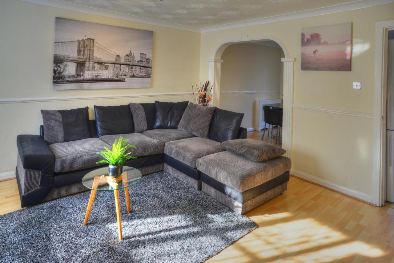 Modern & Spacious - Walk To London Excel- Parking المظهر الخارجي الصورة