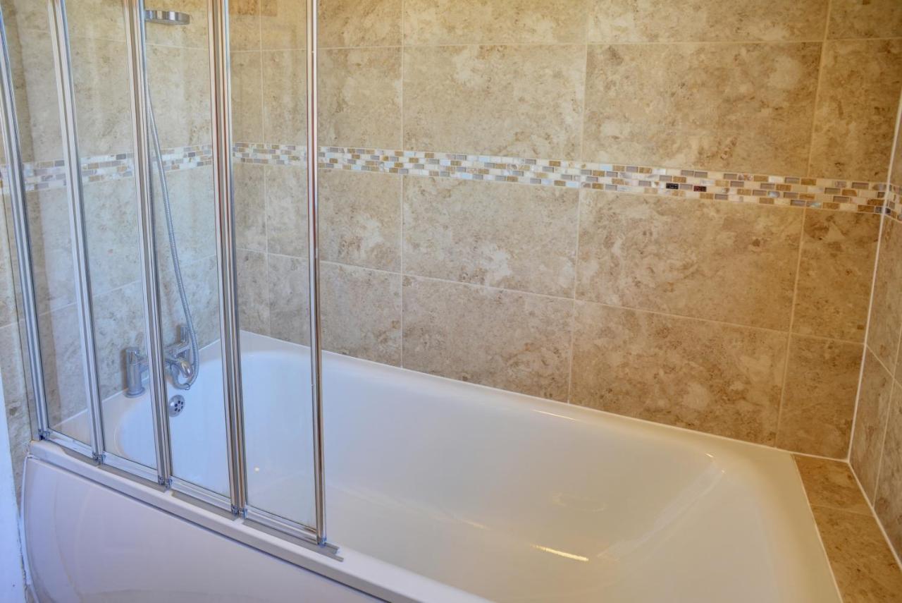 Modern & Spacious - Walk To London Excel- Parking المظهر الخارجي الصورة