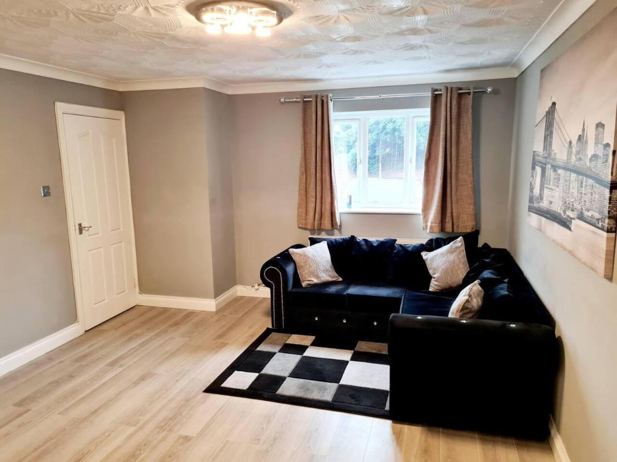 Modern & Spacious - Walk To London Excel- Parking المظهر الخارجي الصورة
