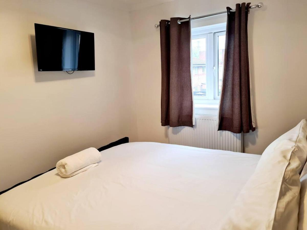 Modern & Spacious - Walk To London Excel- Parking المظهر الخارجي الصورة